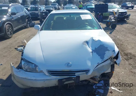 2000 Lexus Es 300 z USA, uszkodzony, nr VIN JT8BF28G4Y5102404